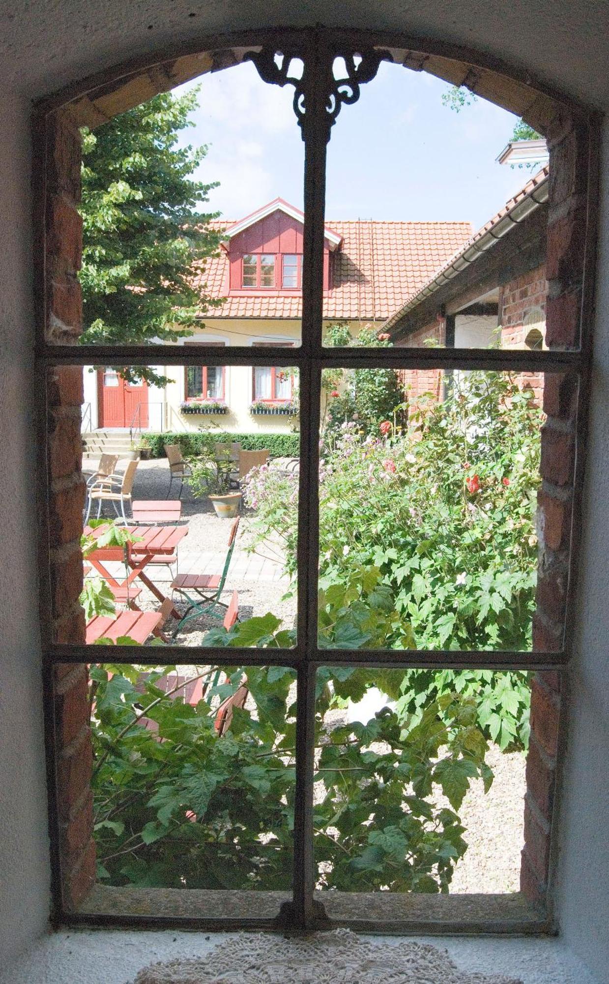 Blasingsborgs Gardshotell Pa Oesterlen Kivik Exterior photo